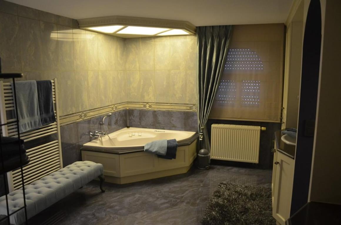 B&B Serenity NeerNeerpelt 외부 사진